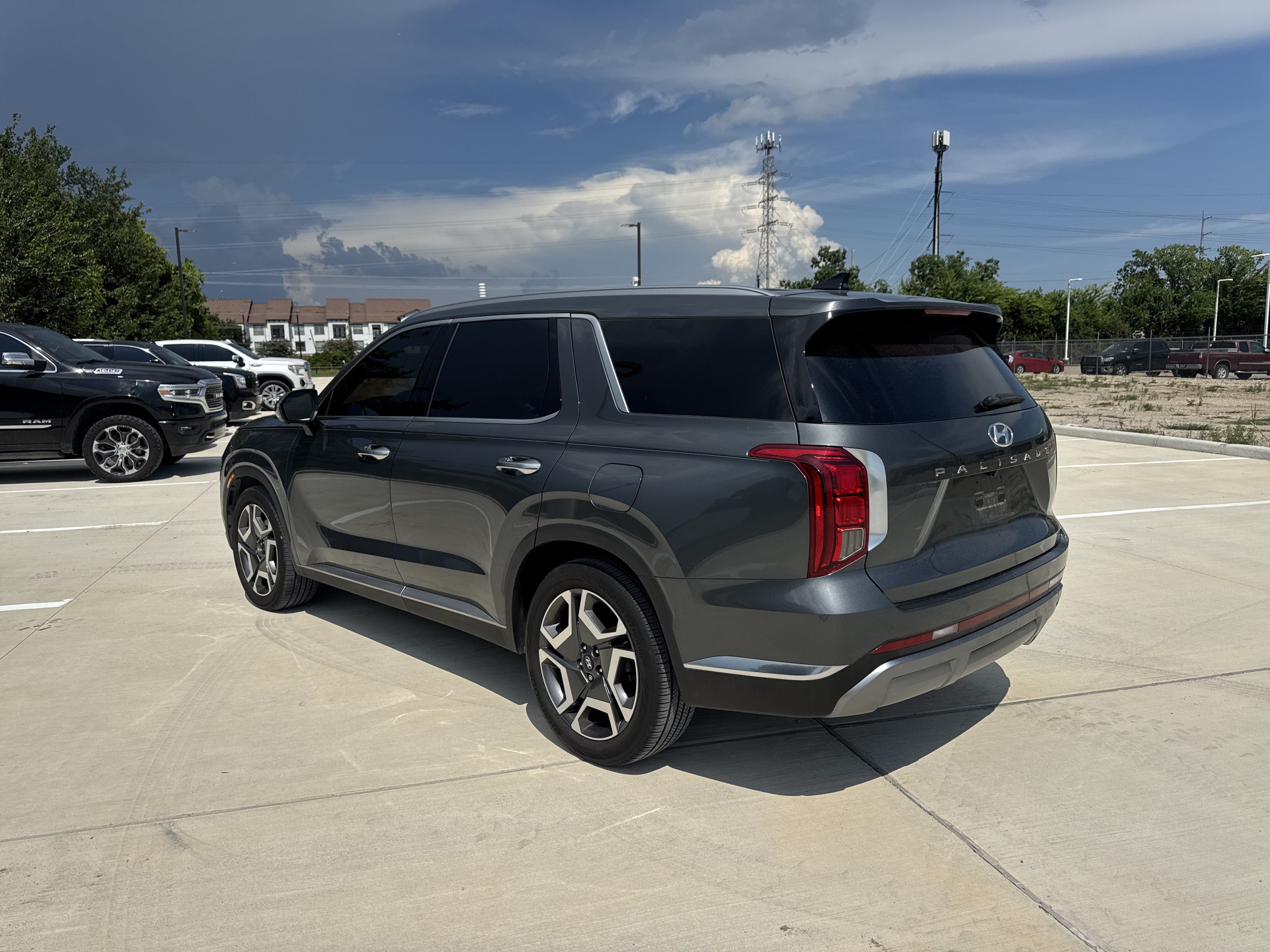 Used 2024 Hyundai Palisade Limited FWD image 11