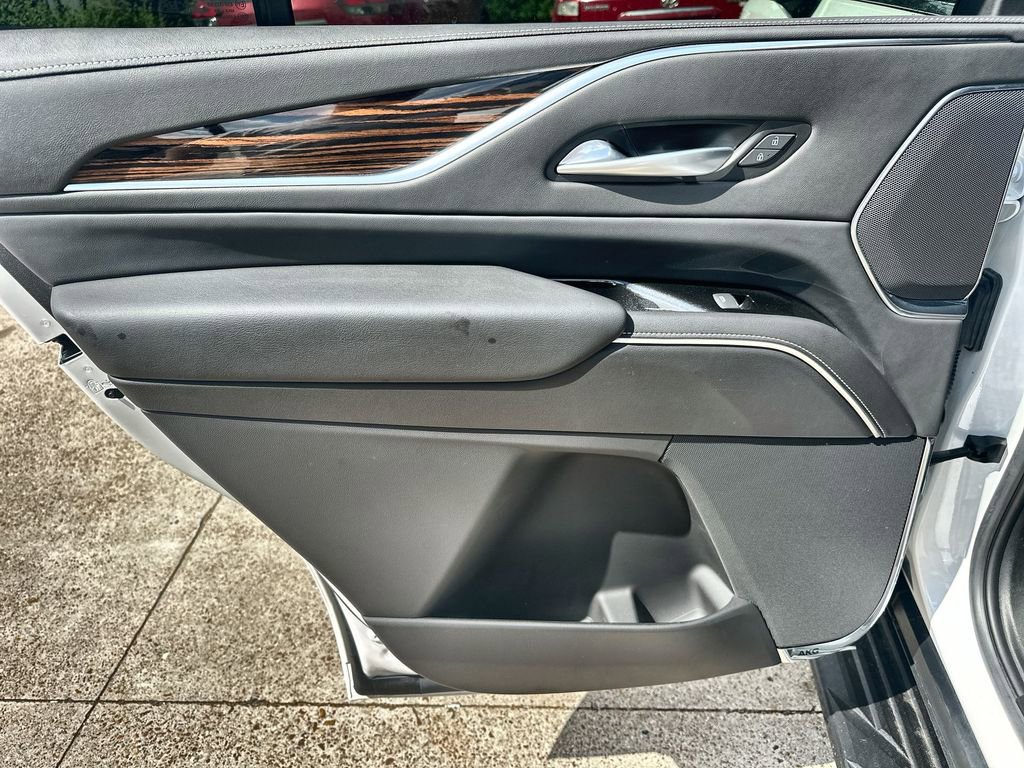 Used 2023 Cadillac Escalade Premium Luxury image 15
