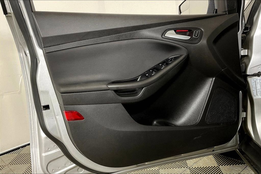 Used 2017 Ford Focus SEL image 21
