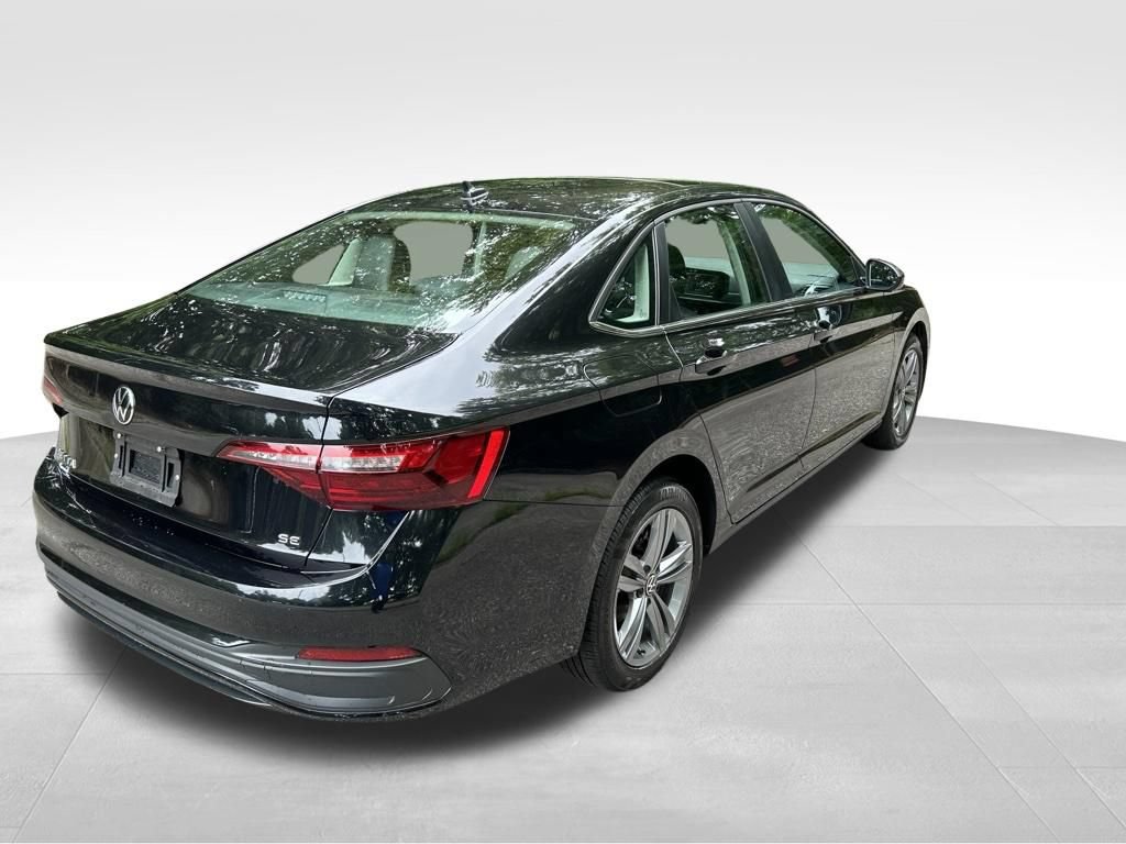 Used 2024 Volkswagen Jetta SE FWD image 5