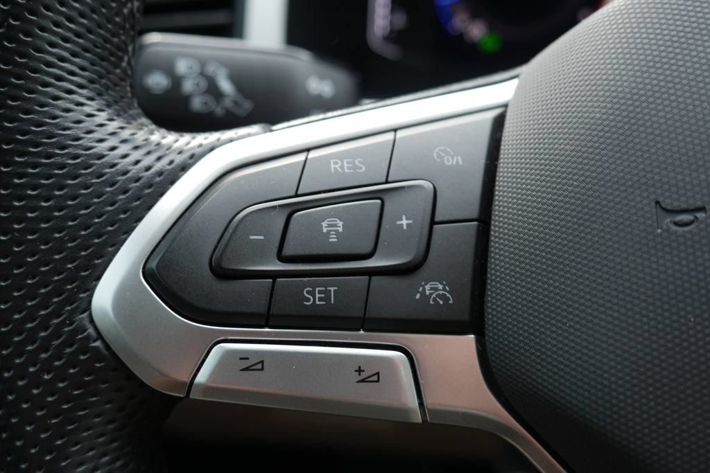 Used 2023 Volkswagen Atlas SEL R-Line AWD/4WD image 15