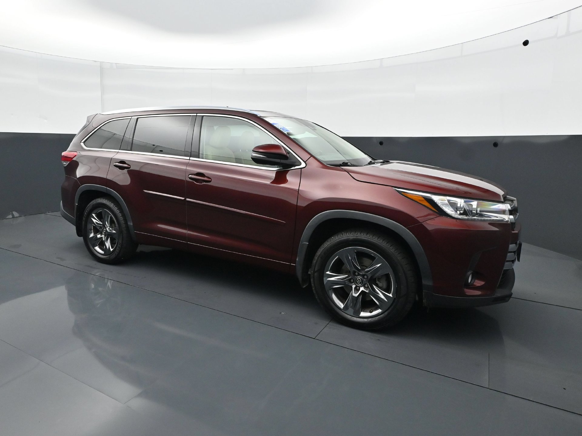 Used 2018 Toyota Highlander Limited Platinum w/ Carpet Mat Package (TMS) AWD/4WD image 9