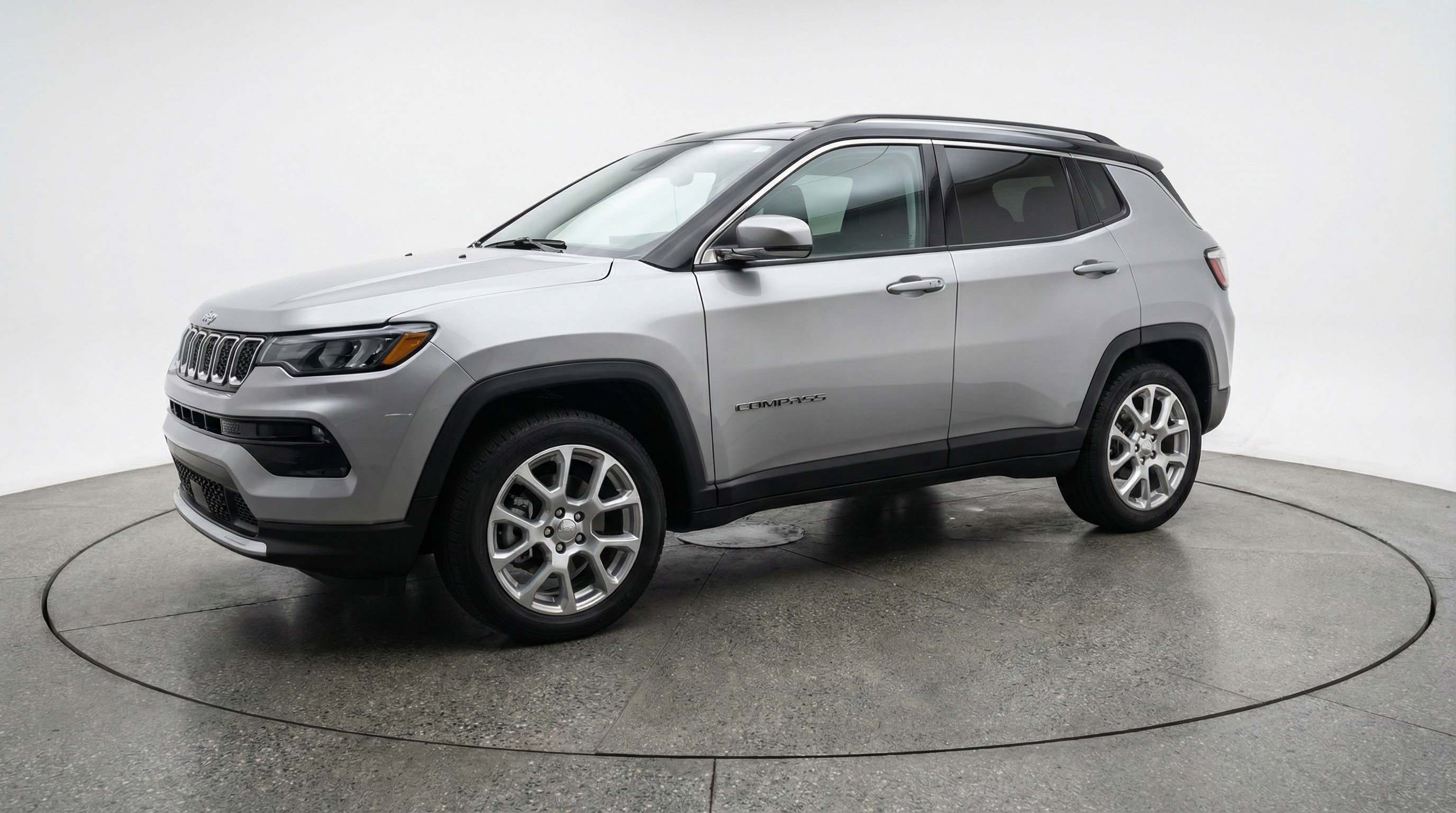 Used 2025 Jeep Compass Limited image 3