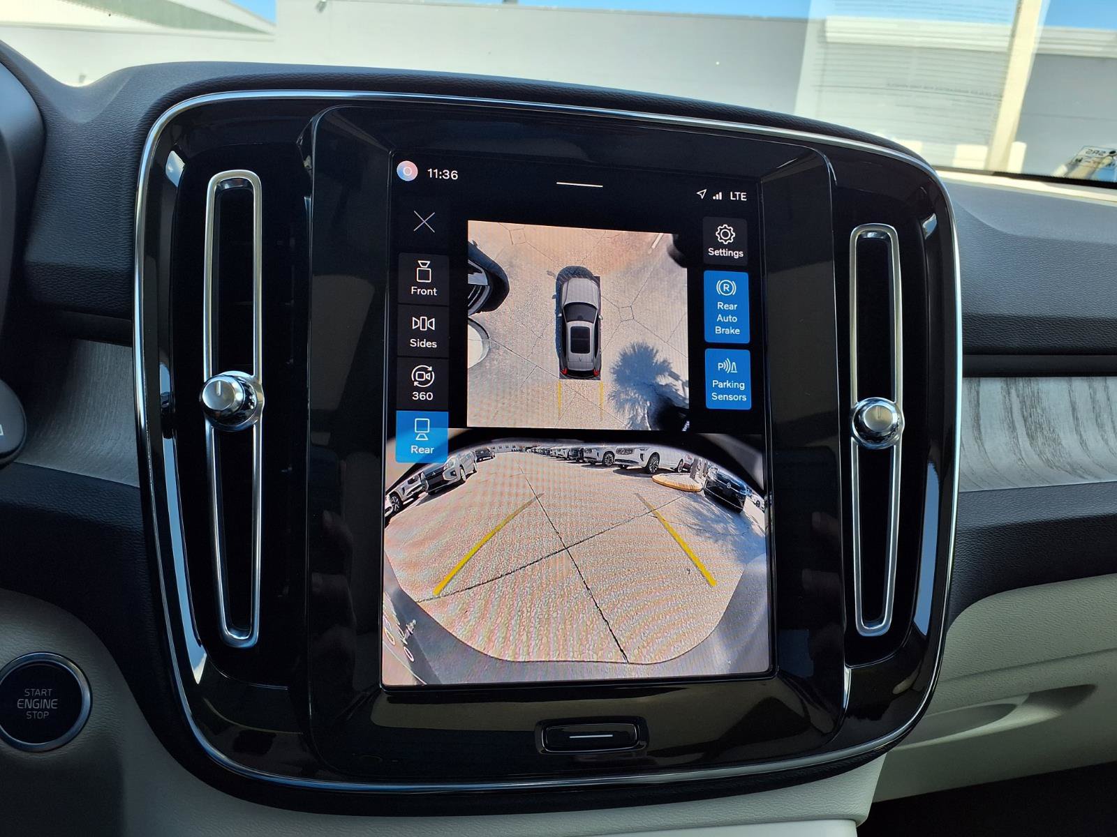 Certified 2025 Volvo XC40 B5 Ultra AWD/4WD image 29