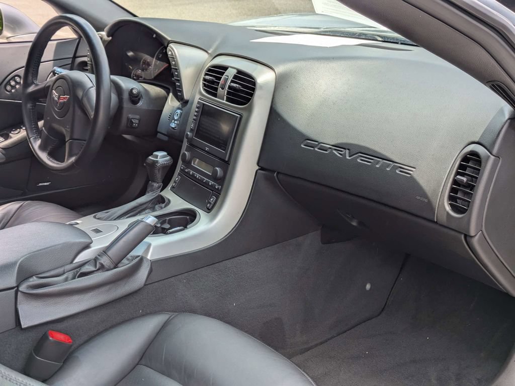 Used 2005 Chevrolet Corvette Coupe w/ Preferred Equipment Group RWD image 17