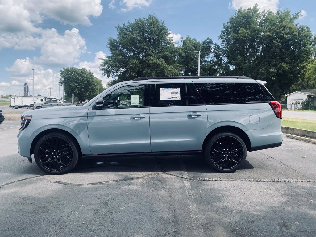 New 2027 Ford Expedition Max Platinum w/ Stealth Performance Package AWD/4WD image 4