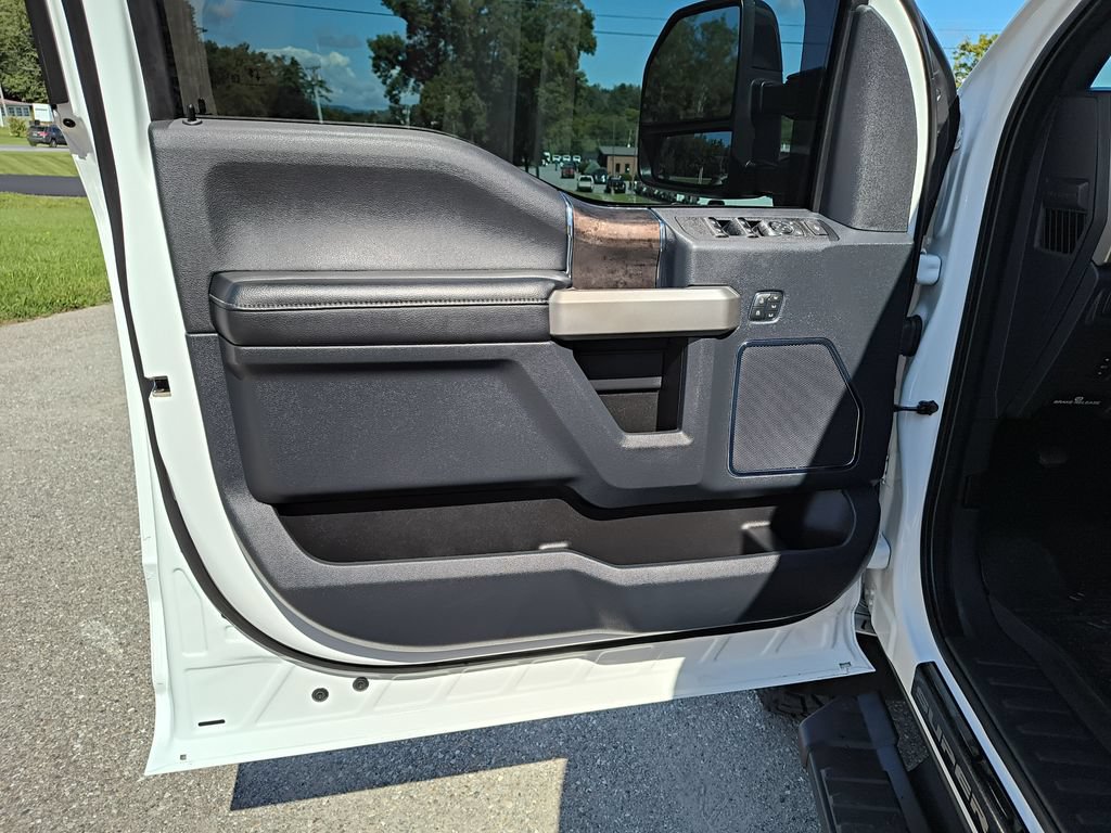 Used 2022 Ford F250 Lariat w/ Black Appearance Package AWD/4WD image 10