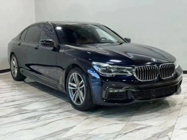 Used 2018 BMW 750i xDrive image 43