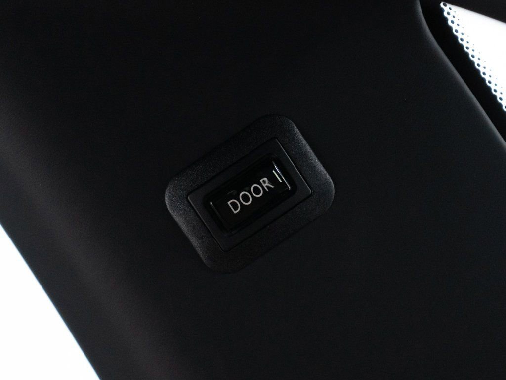 Used 2025 Rolls-Royce Ghost image 32