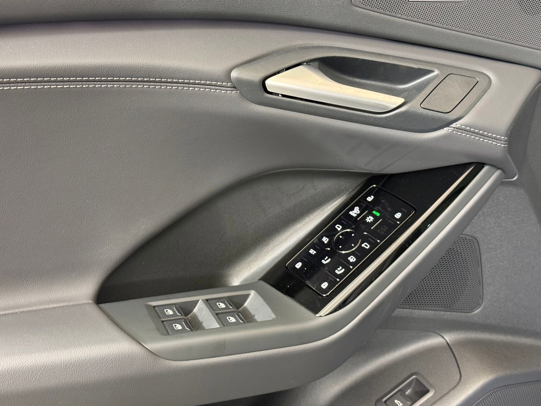 New 2025 Audi Q6 e-tron Premium Plus image 14