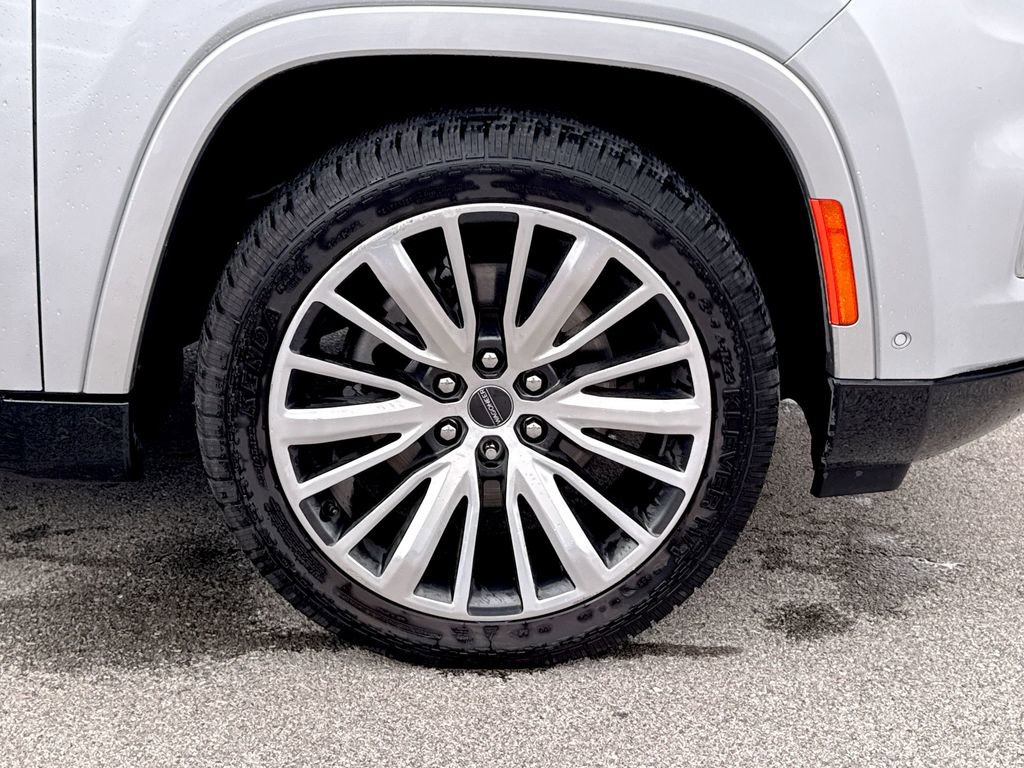 Used 2024 Jeep Grand Wagoneer L Series III image 9