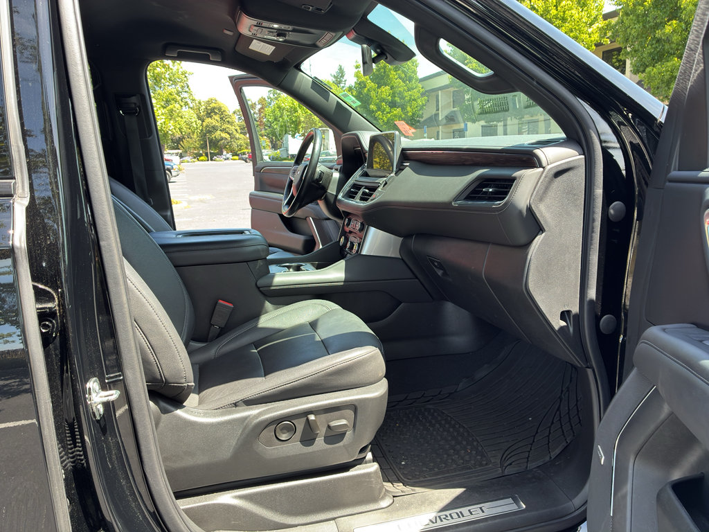Used 2022 Chevrolet Tahoe Z71 w/ Luxury Package AWD/4WD image 45