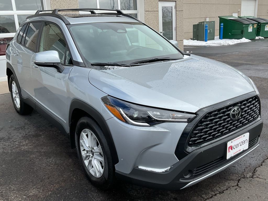 Used 2023 Toyota Corolla Cross LE w/ Moonroof Package image 3