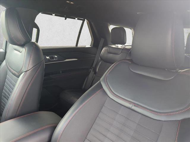 Used 2025 Ford Explorer ST-Line w/ Premium Package RWD image 16