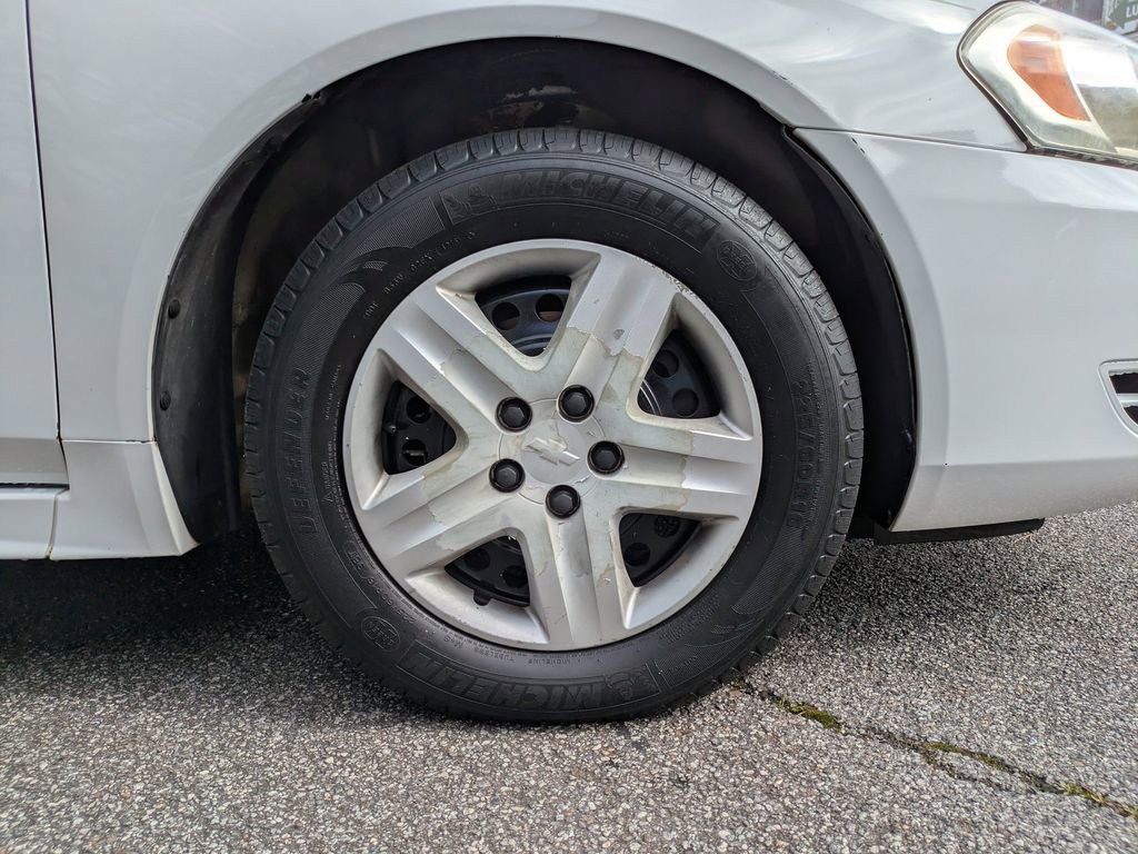 Used 2010 Chevrolet Impala LS FWD image 11