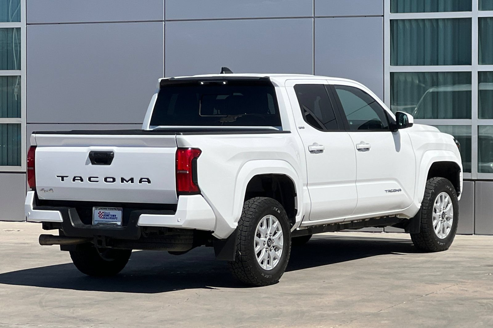 Certified 2024 Toyota Tacoma SR5 AWD/4WD image 4
