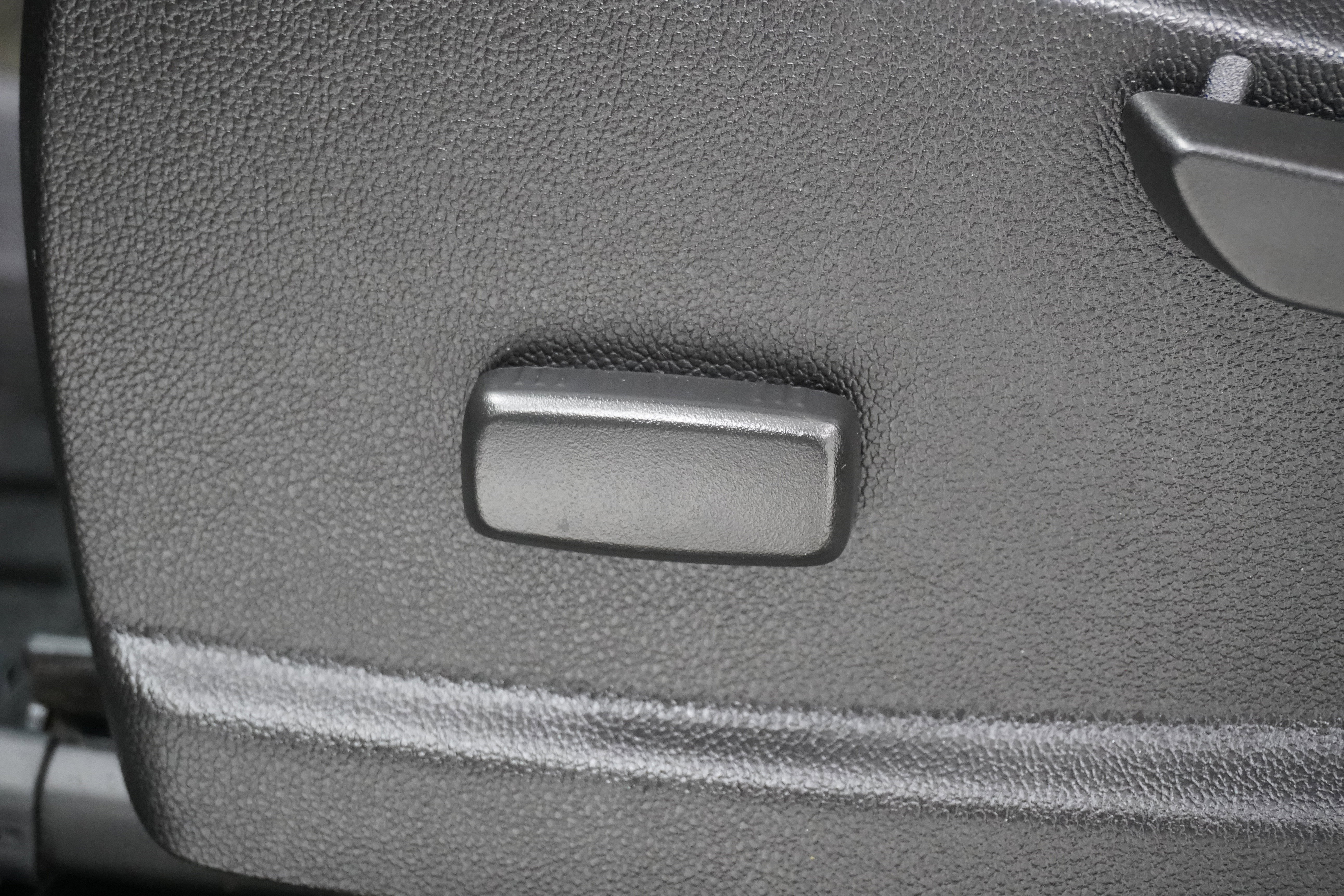 Used 2015 Chevrolet Colorado LT w/ LT Convenience Package RWD image 13