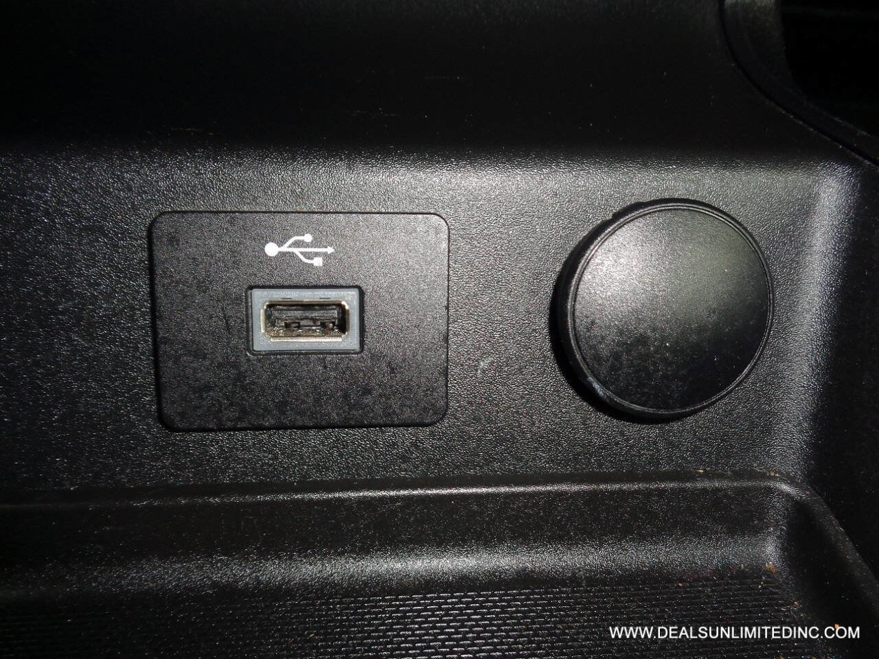 Used 2017 Ford Fusion SE image 11