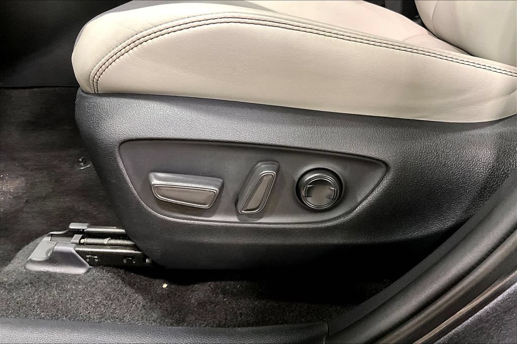 Used 2021 Toyota RAV4 Limited AWD/4WD image 19