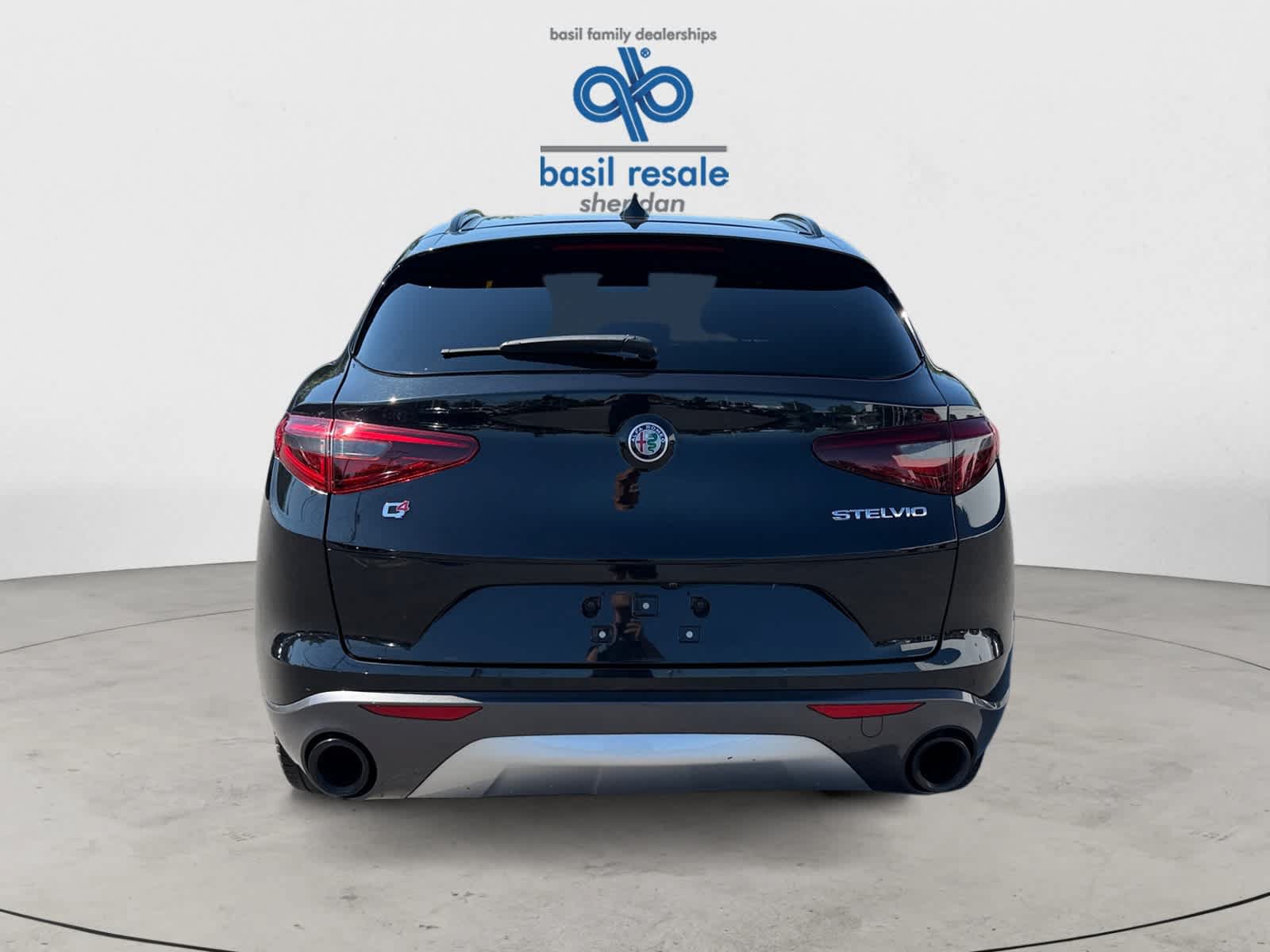 Used 2023 Alfa Romeo Stelvio Ti AWD/4WD image 5