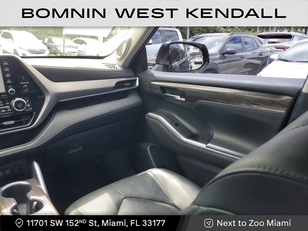 Used 2020 Toyota Highlander Limited image 17