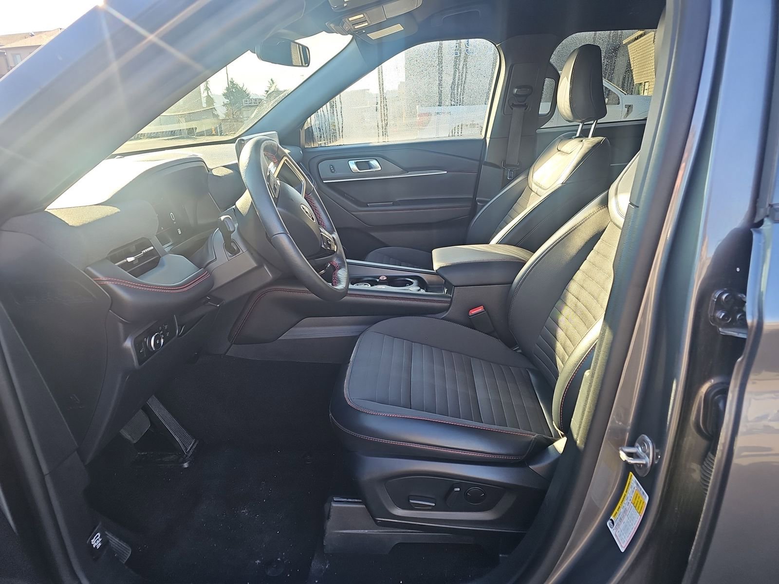 Used 2025 Ford Explorer ST-Line image 10