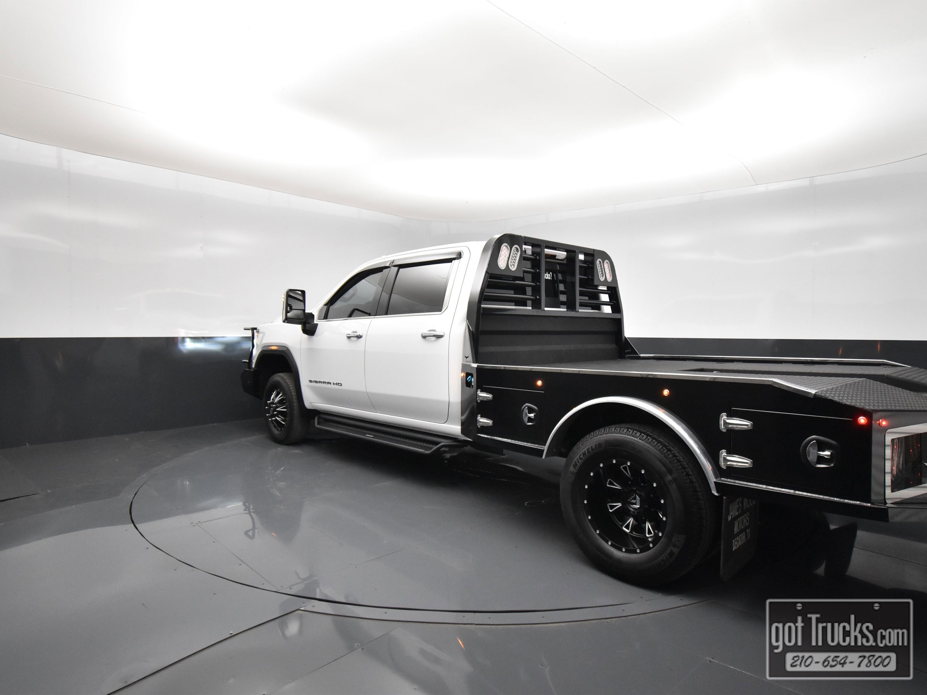 Used 2024 GMC Sierra 3500 SLT w/ SLT Convenience Package image 5