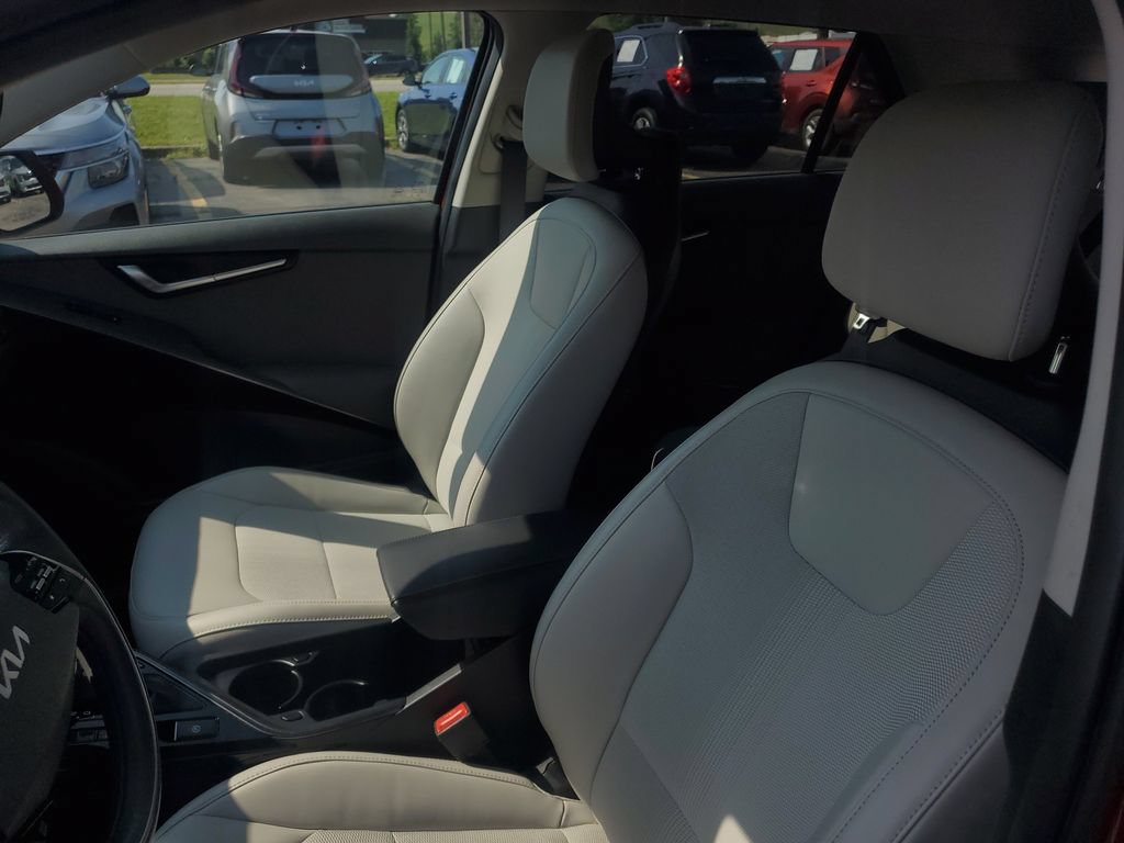 Certified 2023 Kia Niro EX FWD image 7