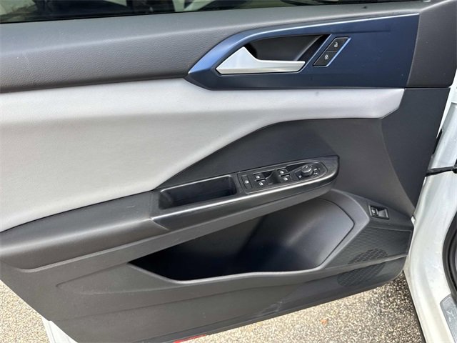 Certified 2023 Volkswagen Taos SE w/ Black Wheel Package image 16