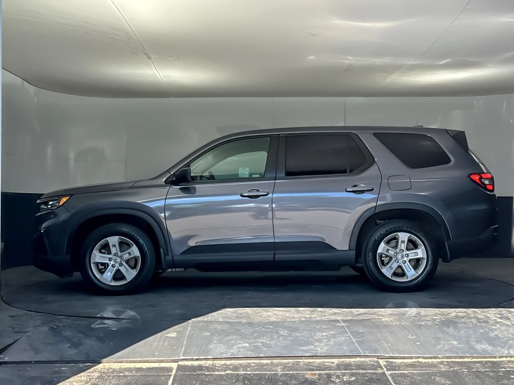 Used 2023 Honda Pilot LX image 6
