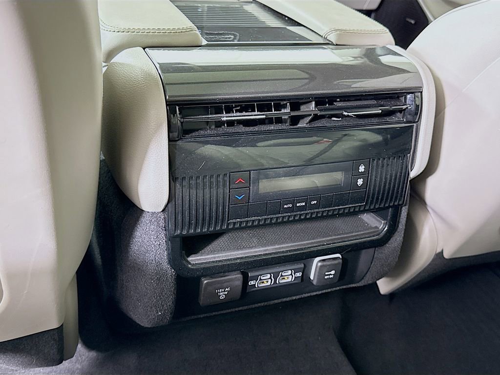 Used 2023 Jeep Wagoneer 4WD w/ Premium Group I image 31