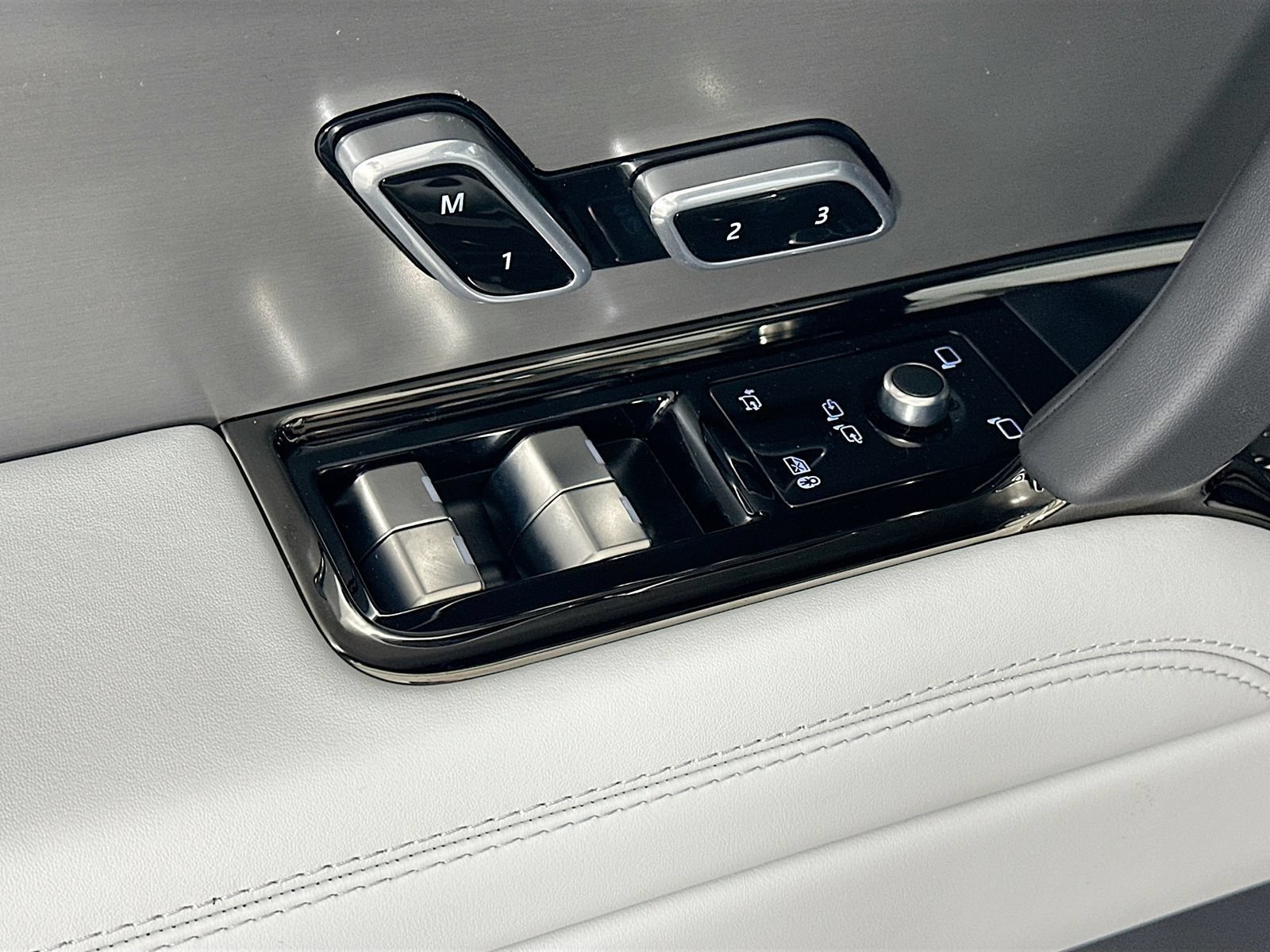 New 2026 Land Rover Range Rover Sport SE AWD/4WD image 17