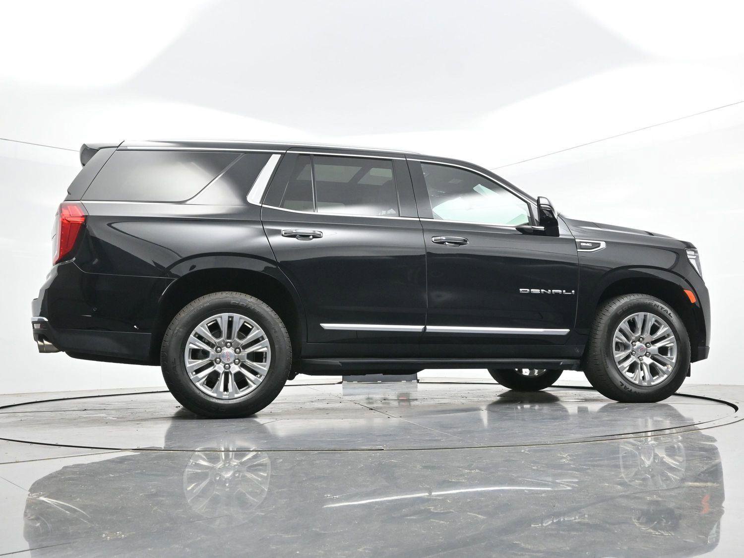 Used 2024 GMC Yukon Denali w/ Advanced Technology Package AWD/4WD image 60
