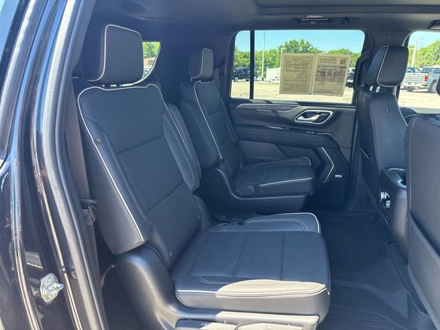 Used 2023 GMC Yukon XL SLT w/ SLT Premium Package AWD/4WD image 12
