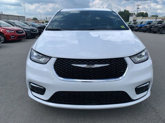 New 2026 Chrysler Pacifica Select image 2