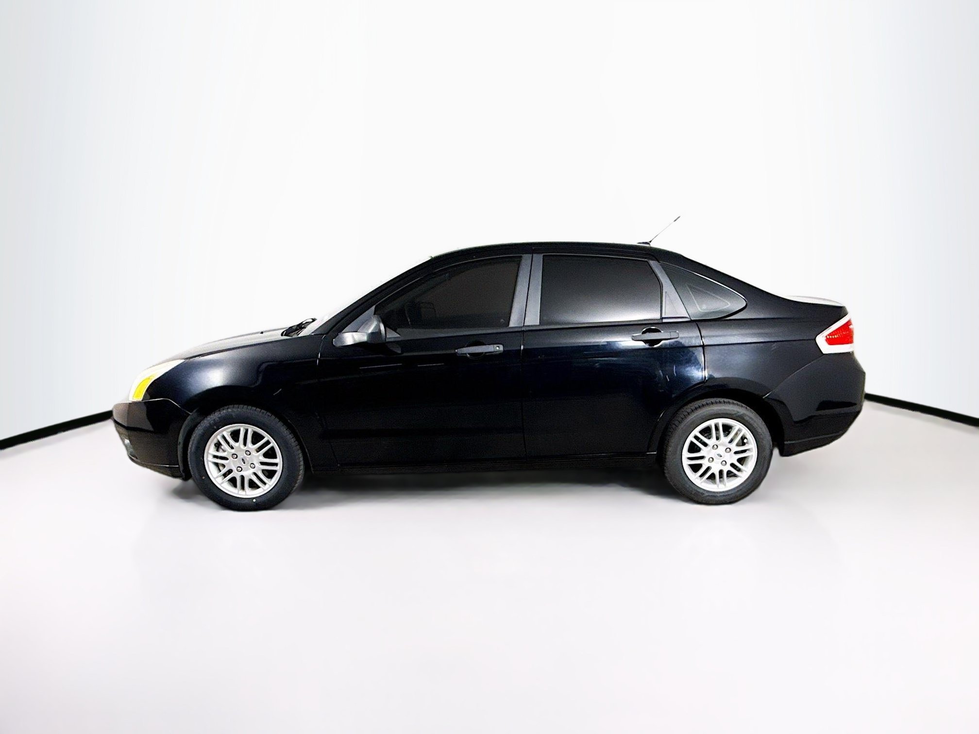 Used 2010 Ford Focus SE FWD image 7