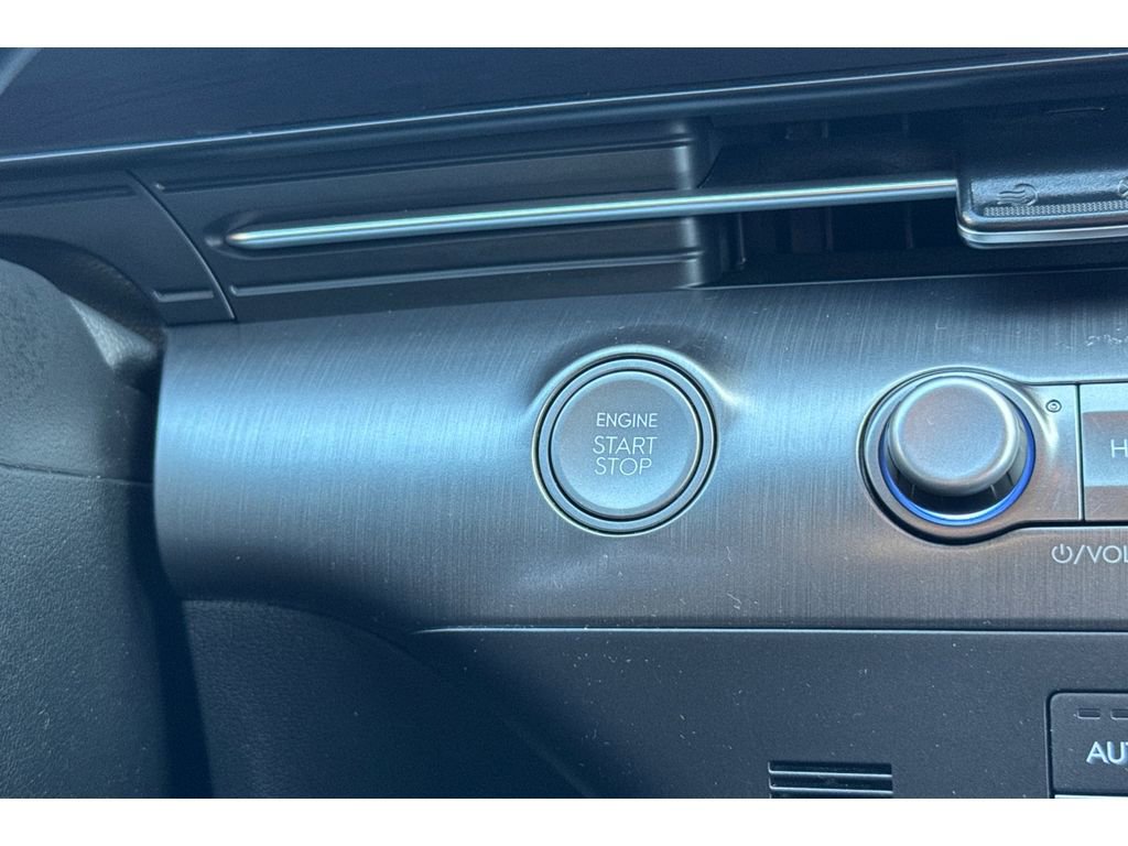 Used 2025 Hyundai Kona SEL AWD/4WD image 24