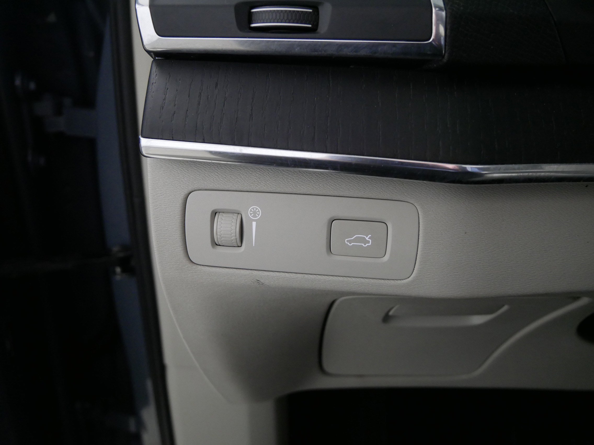 Used 2020 Volvo XC90 T6 Momentum image 26