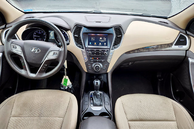 Used 2017 Hyundai Santa Fe SE AWD/4WD image 6
