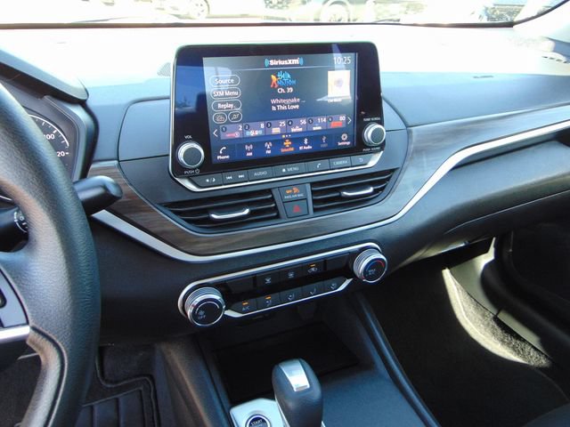Used 2025 Nissan Altima 2.5 SV FWD image 12