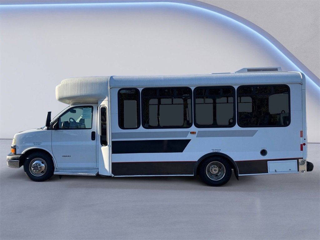 Used 2014 Chevrolet Express 4500 Base w/ Shuttle Bus Package image 40