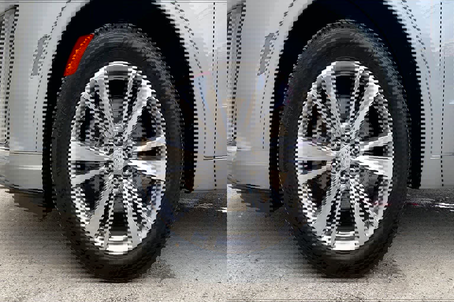 Used 2024 Cadillac XT6 Premium Luxury image 9