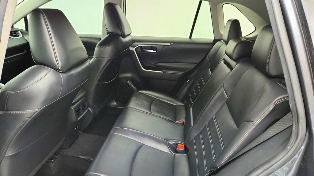 Used 2021 Toyota RAV4 XLE Premium image 20