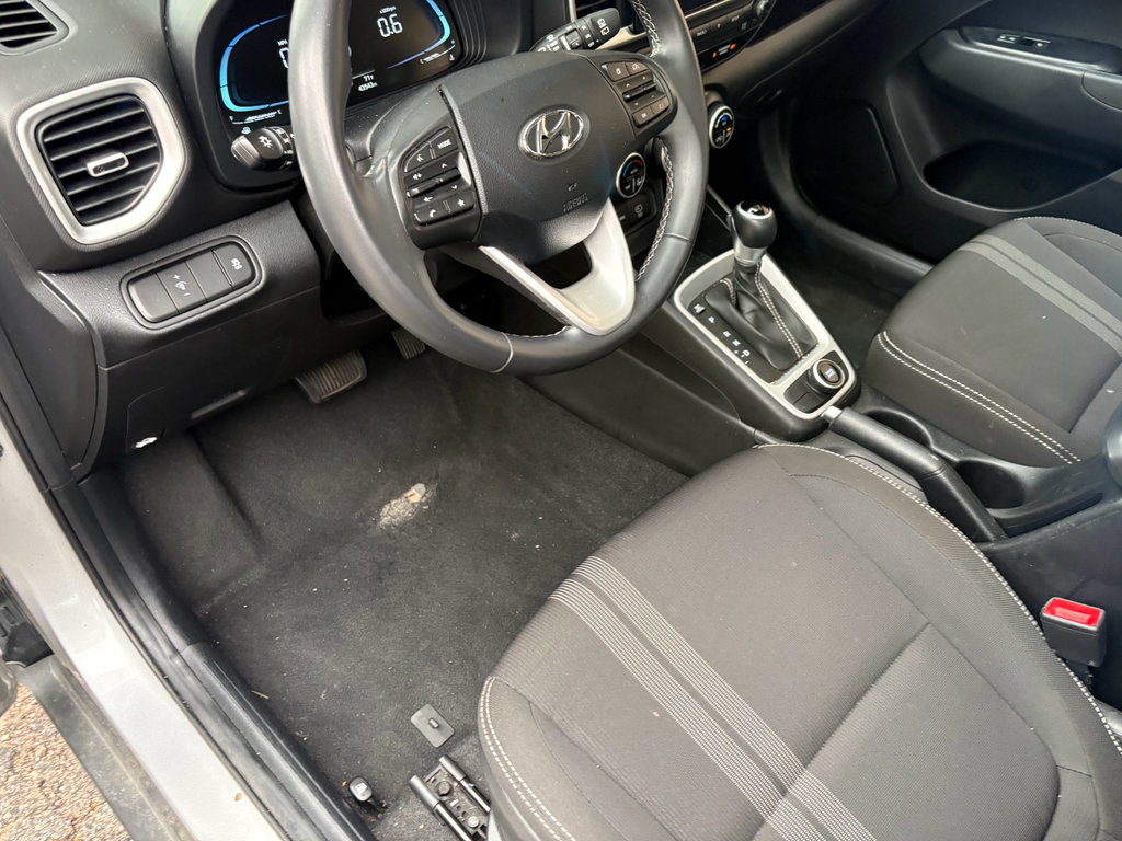 Used 2025 Hyundai Venue SEL FWD image 12