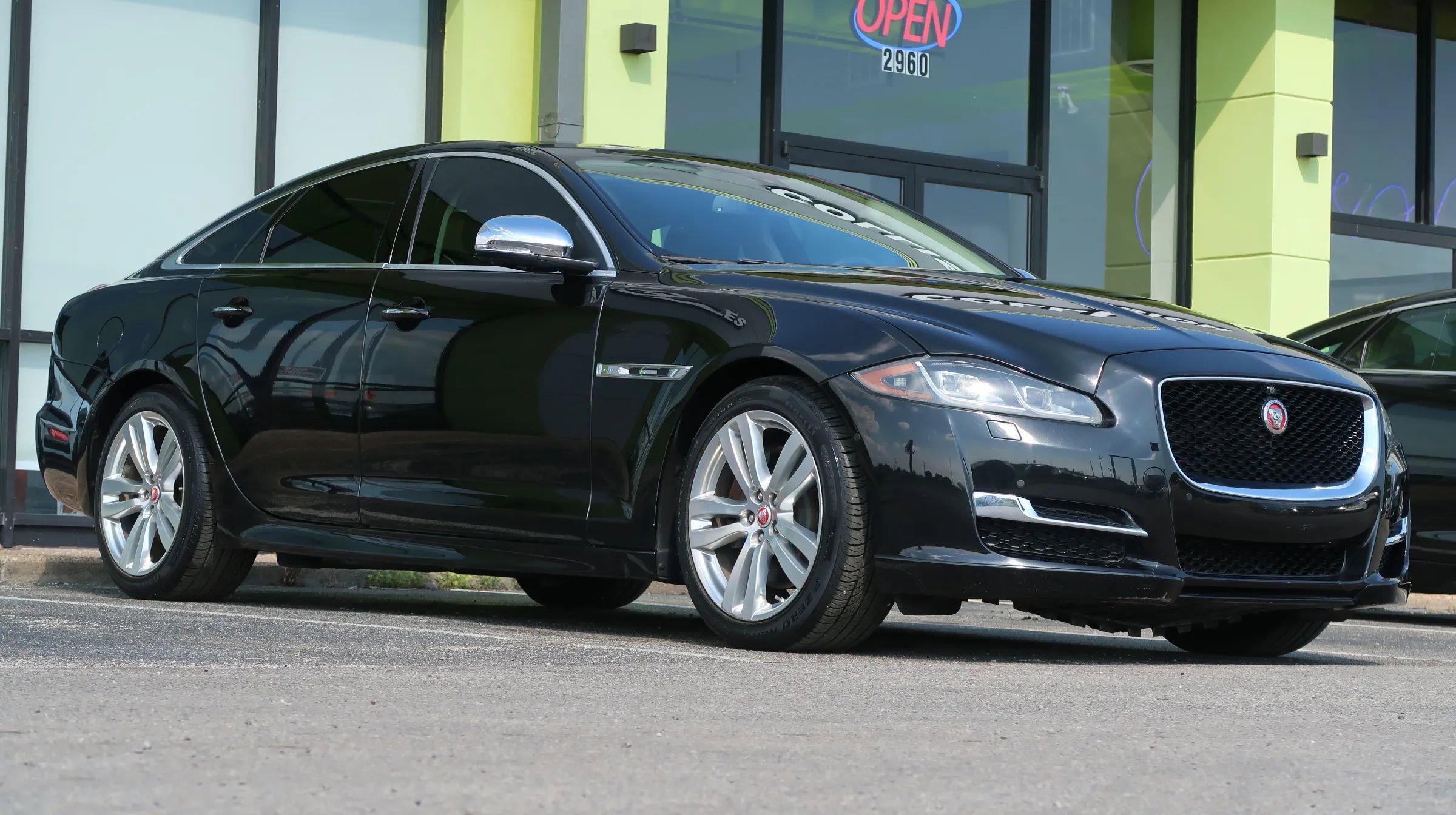 Used 2016 Jaguar XJ R-Sport RWD image 6