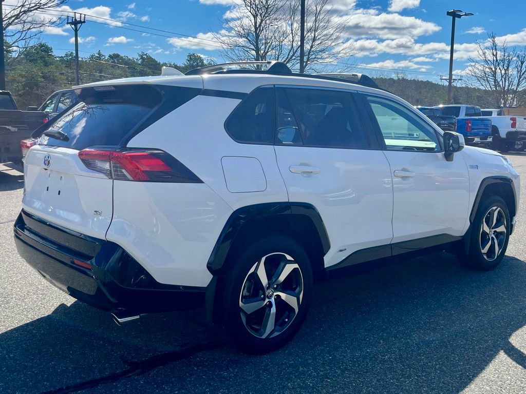 Used 2024 Toyota RAV4 SE w/ Weather & Moonroof Package image 6