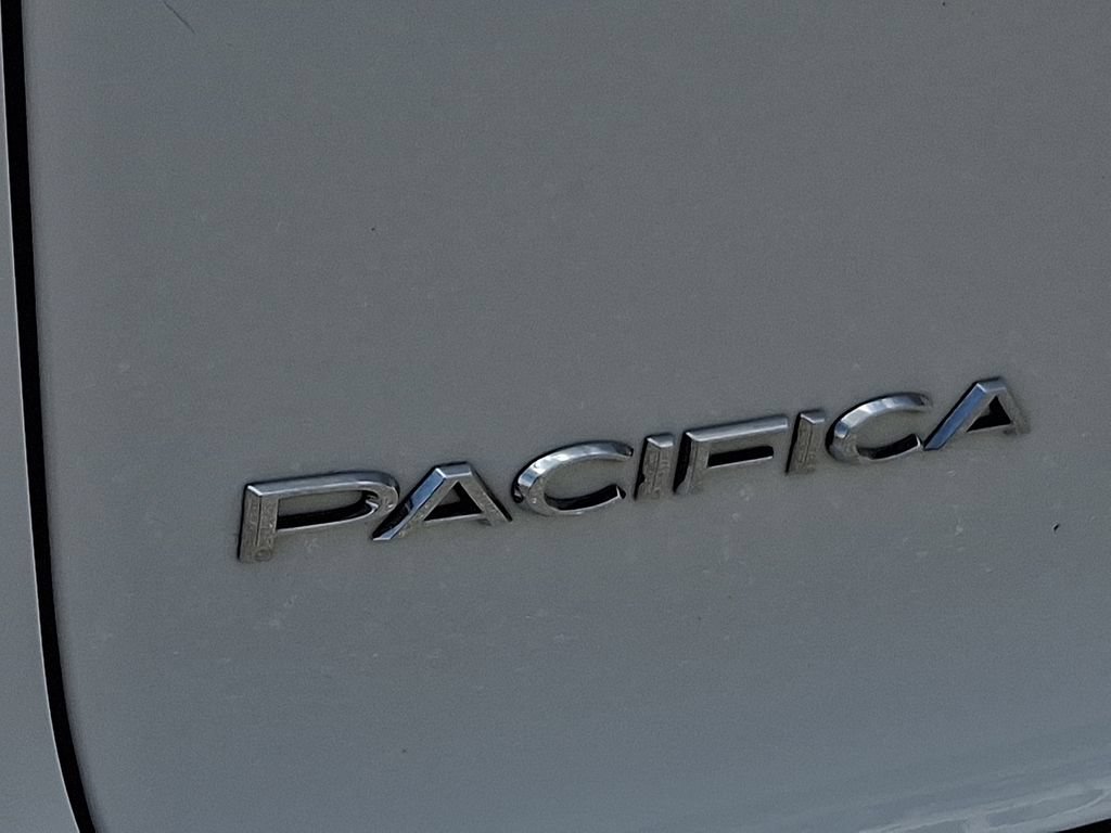 Used 2020 Chrysler Pacifica Touring-L Plus FWD image 33