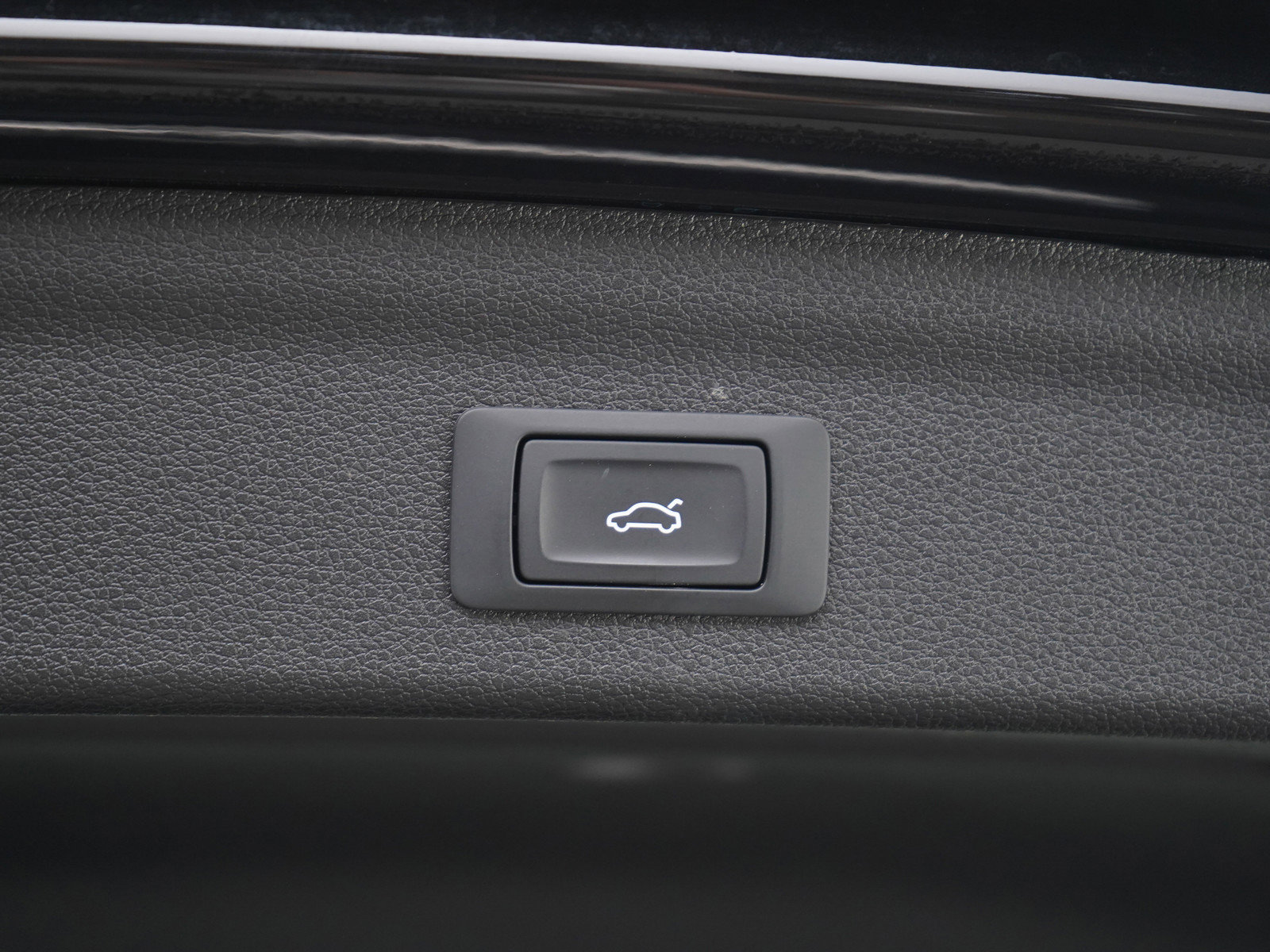 Used 2025 Audi Q3 2.0T Premium image 16