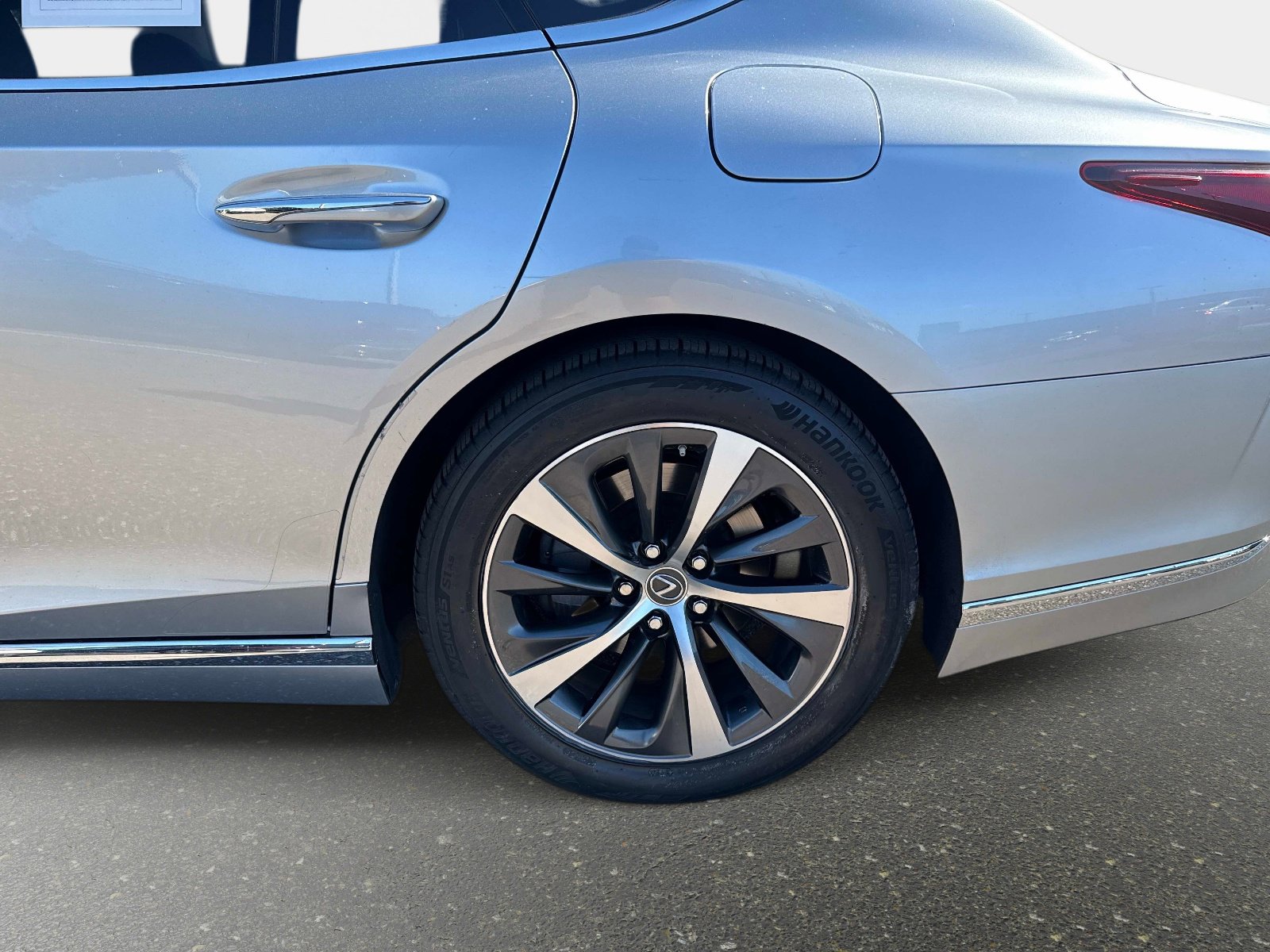 Used 2021 Lexus LS 500 w/ Accessory Package (Z2) image 11