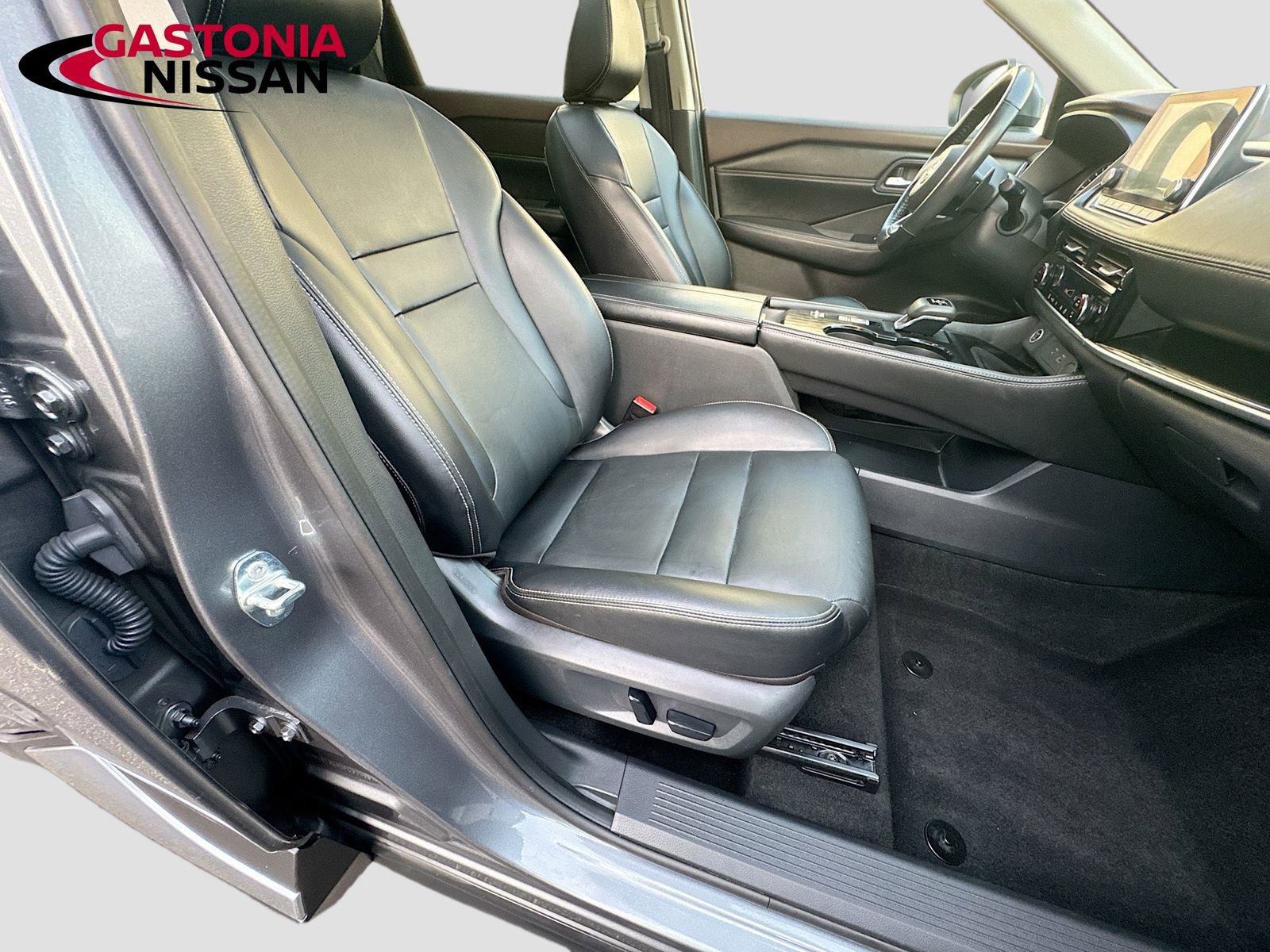 Used 2023 Nissan Rogue SL image 35